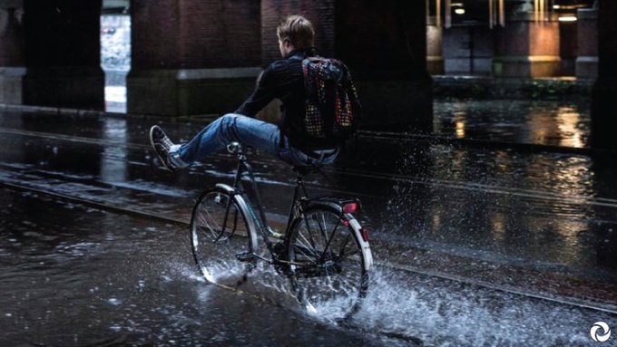 Wateroverlast voorkomen, daar kunnen we allemaal aan meehelpen! Daarom organiseert Amsterdam Rainproof aankomende zondag de Natuur & Milieumarkt. In het #Sarphatipark vind je verschillende kraampjes die je hierbij helpen! Lees er meer over via: https://t.co/Cjs6ObxLjg #rainproof