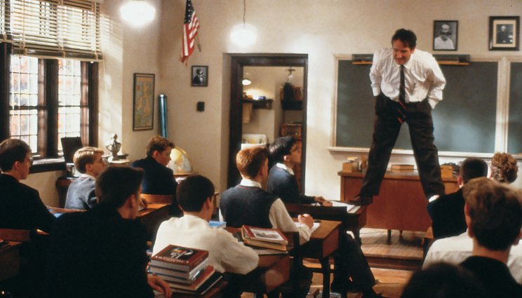 "Sono salito sulla cattedra per ricordare a me stesso che dobbiamo sempre guardare le cose da angolazioni diverse. E il mondo appare diverso da quassù."

#LAttimoFuggente (1989)
#QuoteOfTheDay