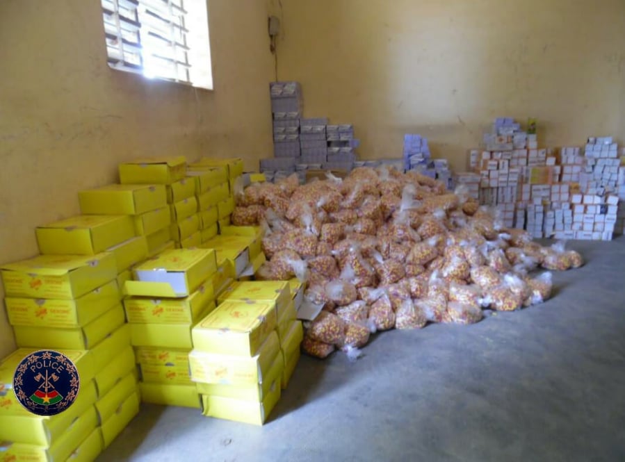 PoliceNatBF's tweet photo. Le Commissariat Central de Police de Pô, dans le Nahouri, vient de saisir 746 kg de produits pharmaceutiques contrefaits sur l’axe Pô-Ouaga. La #PoliceNatBF allie sensibilisation et répression dans la lutte contre les produits prohibés au #BurkinaFaso . https://t.co/vsicAQSvOp