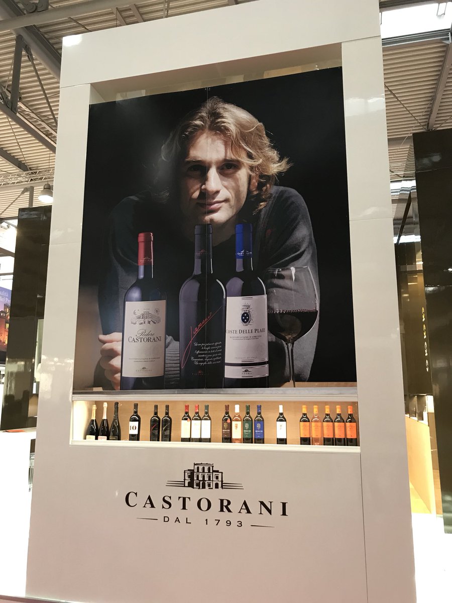 ANDiLLsendUmine's tweet photo. La somiglianza fra Jarno Trulli e Jeff Buckley si fa inquietante #Vinitaly2018 #jeffbuckley #jarnotrulli https://t.co/uCoVbGJhUP