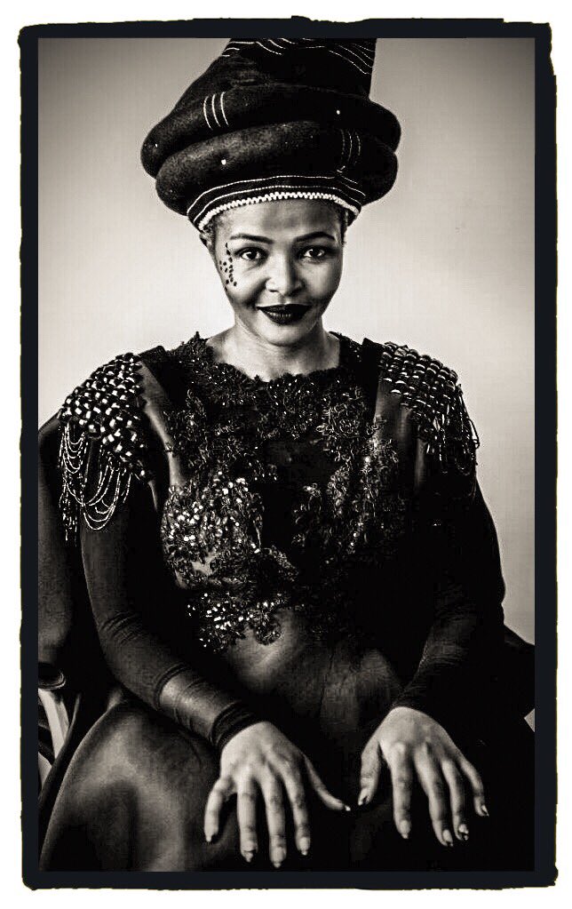 sphiwemhlambi's tweet photo. Sepia Portrait - Simphiwe Dana
#WindowLightPortrait
#MzansiIcons https://t.co/gHSv0f42ht
