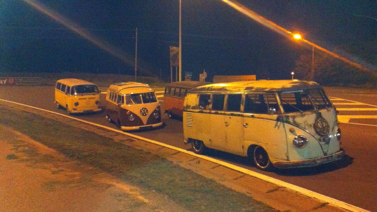 veedubbing's tweet photo. #squad #fashionablylate #nogears #longdrivehome #chimay #splitscreen #vw #aircooled #pgsg #15window #svdc #baywindow #67devon #ebi #veedubbing #redbull @veedubbing https://t.co/sNVC0S4RYX