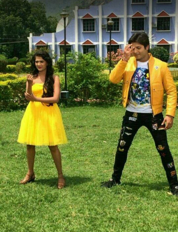 SivaSethi8457's tweet photo. A Dance Masti Song Of
#SundaragarhRaSalmanKhan
#StylishSuperstar @babushaansai
#QueenDivya
#GrandReleaseRajo2018
@babushaansai @AshokPati9
@Abhijit26784847 @DrNirmalNayak @TarangCine @tarangtvodisha @JagiPanda https://t.co/HRnR6hBqDX