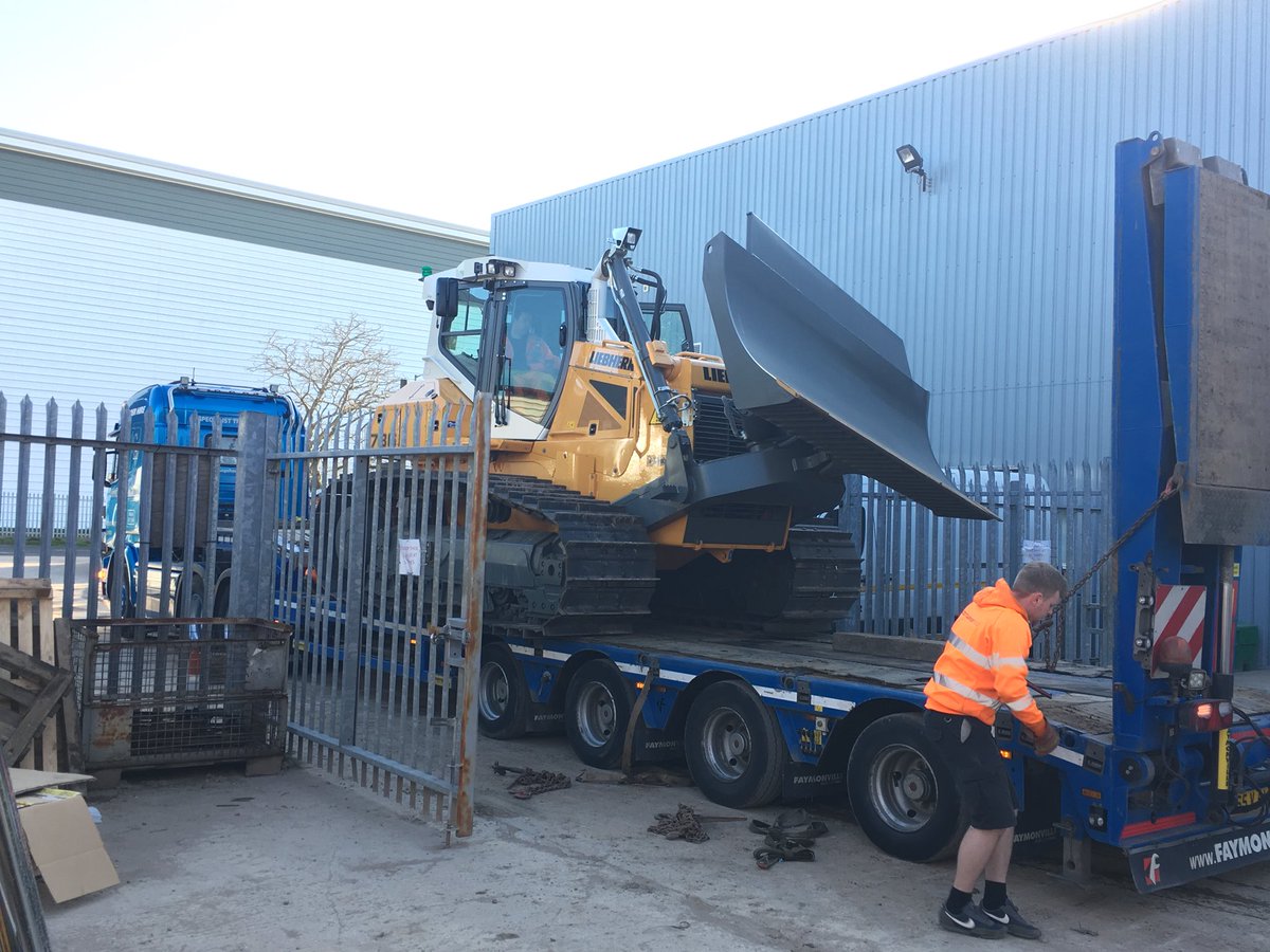gareth_blythin's tweet photo. New #Liebherr #PR736 LGP with 6 way blade going out on hire to a valued customer. More new/low hour dozers, excavators &amp; wheeled loaders available for self-drive hire #LiebherrRental  Gareth.blythin@liebherr.com  07701316004 https://t.co/GBb615wdeF