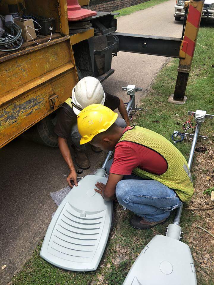 SoonDanny's tweet photo. Terima Kasih kpd TNB kerana menambah 10 tiang lampu di Kg Jaya Paloh. @HishammuddinH2O @onnhafiz @khalednordin @weekasiongmp https://t.co/BSX1DIOGUf