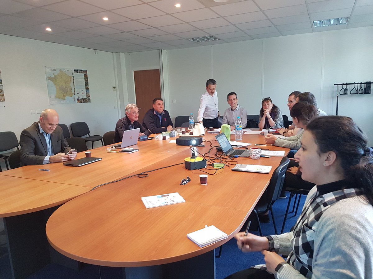 UNICEMPACAC's tweet photo. Premier comité régional Unicem Entreprises Engagées en région PACAC. .. avec des adhérents granulats, mais aussi  BPE ! Dont le président du collège BPE : Lionel Bourbon https://t.co/hmHv2R00fX