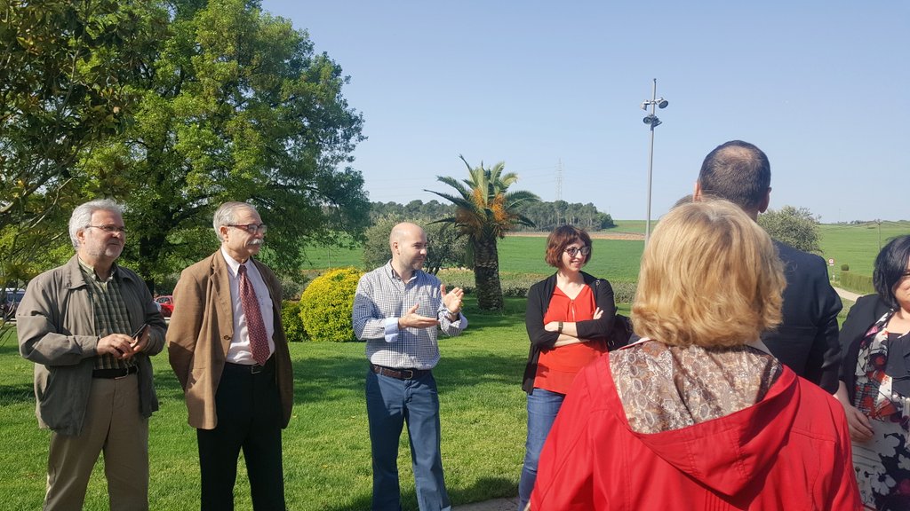 PT_Vino's tweet photo. ¡Hoy estamos en un entorno privilegiado! @irtacat nos recibe en una visita guiada y cata en el marco del programa #ALIBER2018 @esFIAB https://t.co/rfYquQbKc1