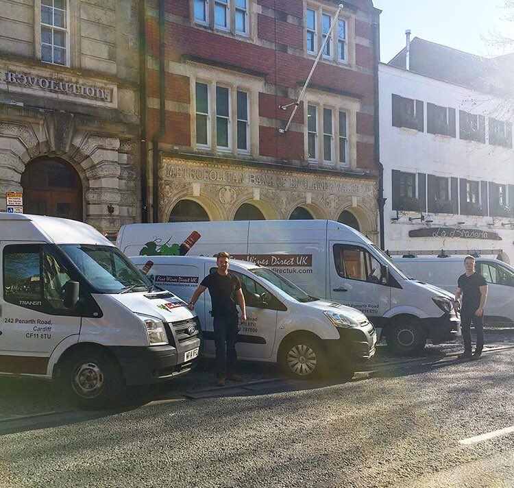 FfionAnisa's tweet photo. Busy day for the @FineWinesCardif team in Swansea 🍷🥂🍾 @nicci_spencer https://t.co/czeVVShig2