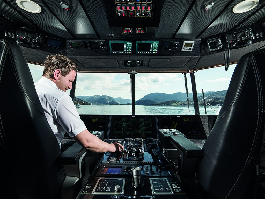 SimradPro's tweet photo. Whether you are servicing rigs in the Gulf of Mexico or operating a passenger ferry in the South Pacific we have a navigation system suited to your vessel > Download your guide here > https://t.co/UHjQNeZ5Eq https://t.co/Al3cKnNtS5