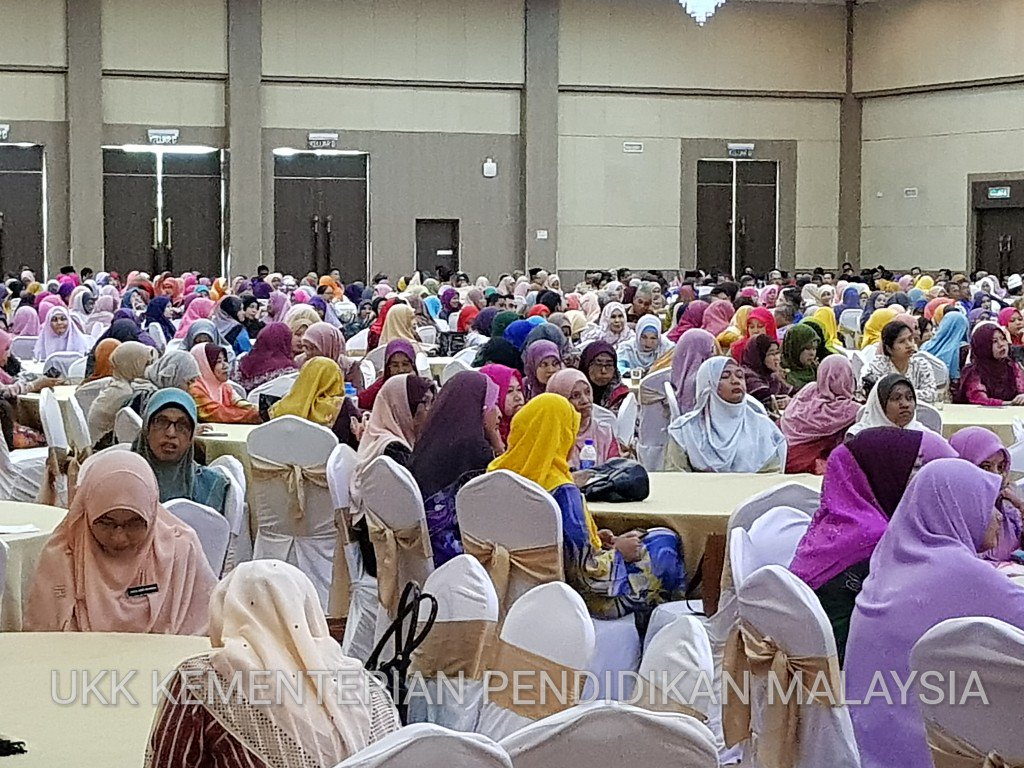 KemPendidikan's tweet photo. Program Guru Pembina Negara Bangsa bersama-sama YB Dato' Seri Mahdzir Khalid, Menteri Pendidikan Malaysia pada 19 April 2018 di Alor Setar Kedah. @NajibRazak @Zahid_Hamidi @MahdzirKhalid @PKamalanathan @chongsinwoon @ksu_KPMmy @DrAliHamsa @JPenerangan @bernamadotcom https://t.co/etT0AG8BGE