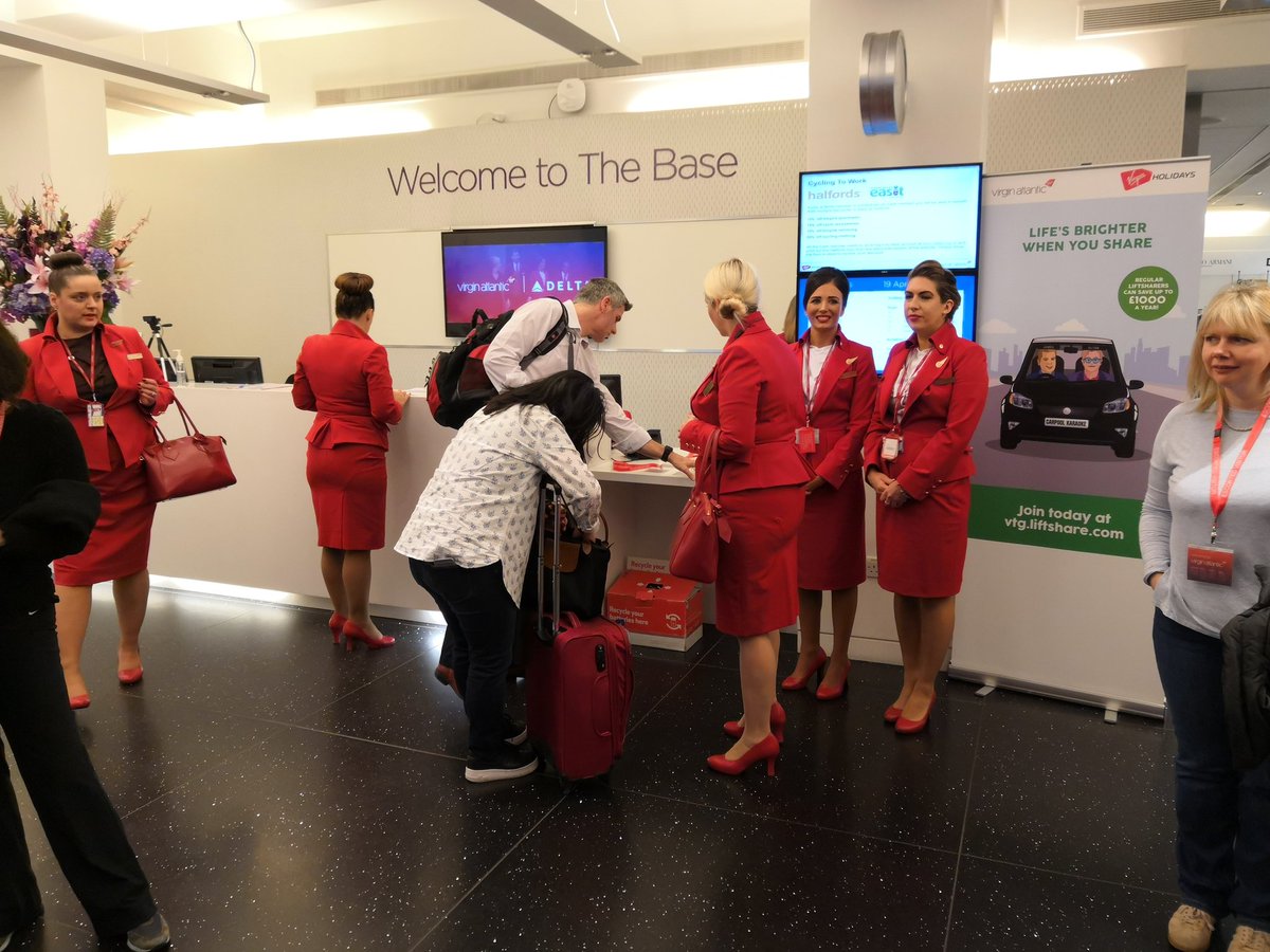 What a great welcome @VirginAtlantic. Big smiles in red! @ourwavelength #purposefulleadership