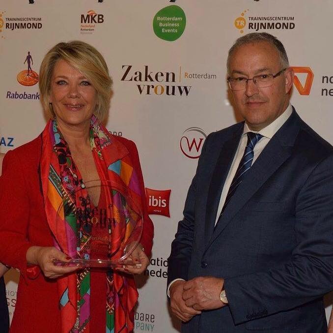 Capica feliciteert directeur <a href="/mdelfgaauw/">Monique Delfgaauw</a> van <a href="/010LOMMERRIJK/">Lommerrijk</a> met het winnen van de Award voor #Rotterdamsezakenvrouwvanhetjaar.
