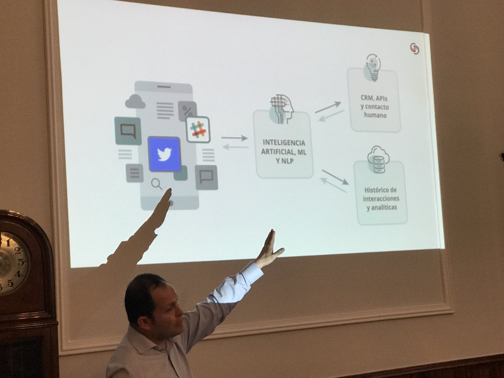 MiguelPereira's tweet photo. En el #Keynoise de @darwinsnoise @edeleon de @Guud nos explica cómo funciona la tecnología detrás de los #chatbots https://t.co/h9zB3iIwt7
