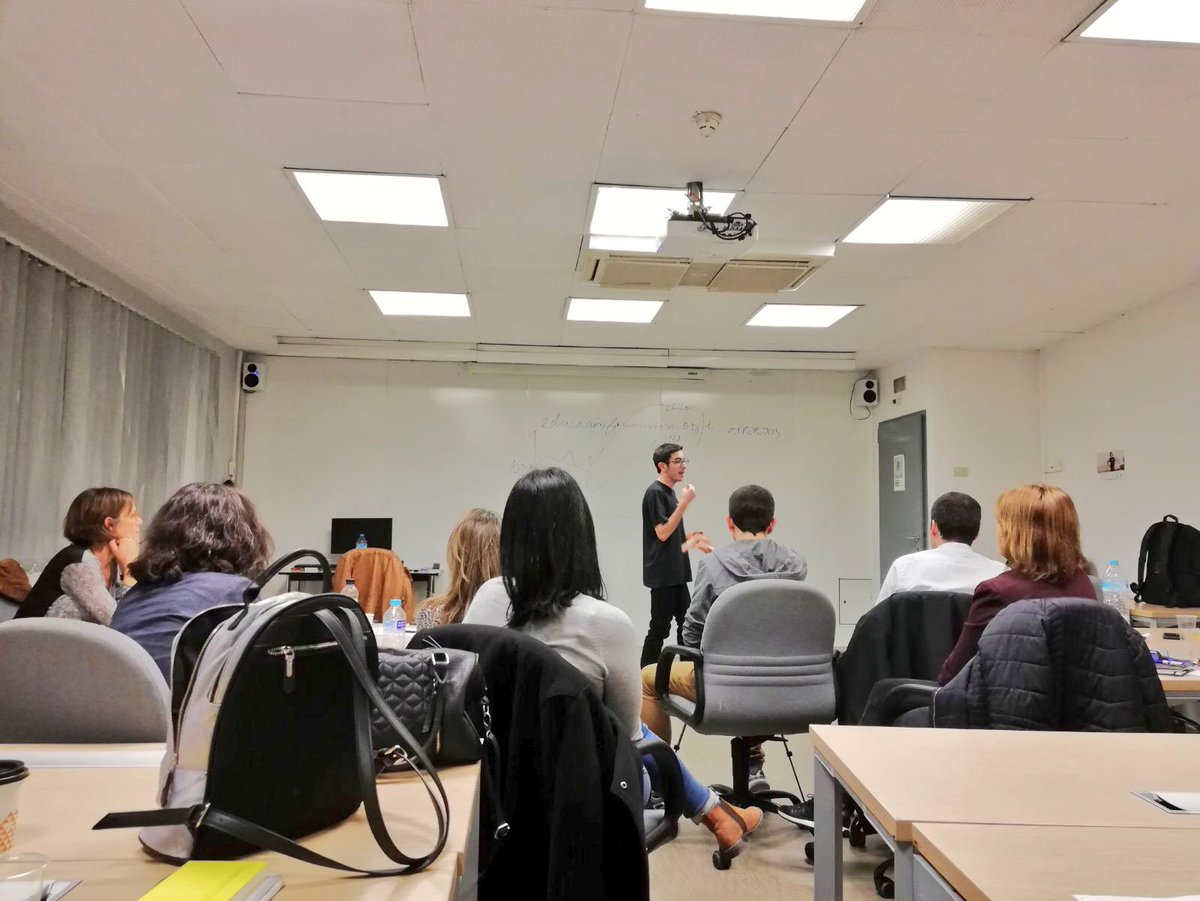 EADABusiness's tweet photo. Es un placer tener de nuevo en nuestras aulas a @alexsicart, el barcelonés de 17 años que es considerado uno de los jóvenes emprendedores europeos más influyentes en la categoría de tecnología. Estos días está realizando dos programas del #EADATrendLab. https://t.co/sKtaxWLYBV https://t.co/Urcf8r1Lzm