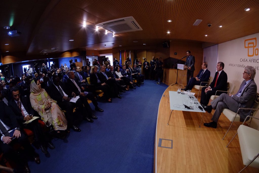 Today in Las Palmas in the Canary Islands, <a href="/AlfonsoDastisQ/">Alfonso Dastis</a> is participating in <a href="/Casaafrica/">Casa África</a>'s International Economic Forum on West African integration, focusing on opportunities &amp; challenges for economic growth &amp; development &amp; the role of young entrepreneurs. #ForoÁfricaOccidental