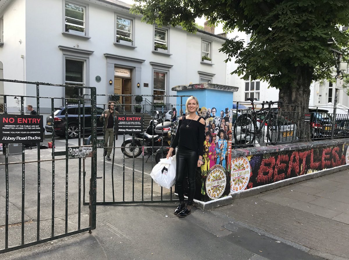 alinakmusic_'s tweet image. Standing at the gates, where so many legends have gone before me

Abbey Road, it was such a privilege !!

#AbbeyRoad #RecordingProcess #Album #IconicStudio #Piano #ClassicalCrossover