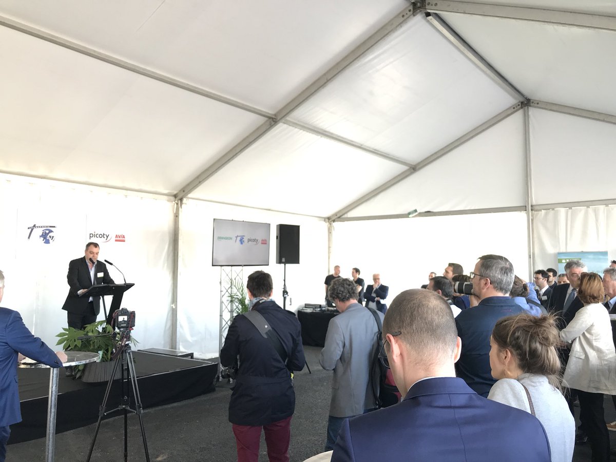 Mobiogaz's tweet photo. Inauguration de la station GNL/GNC publique à Cholet @PicotyEnergies transports Brangeon et transports BPFM https://t.co/DiVNXUfY55