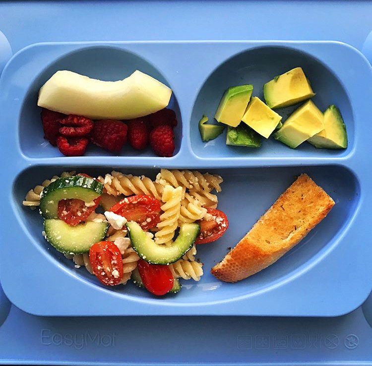 Easy_Tots's tweet photo. Looking for healthy snacks for your little ones? Pasta tomato with avocado and cheese salad. Easy & Healthy #EasyMat https://t.co/CkeChN86jT https://t.co/jD4RuIG7VV