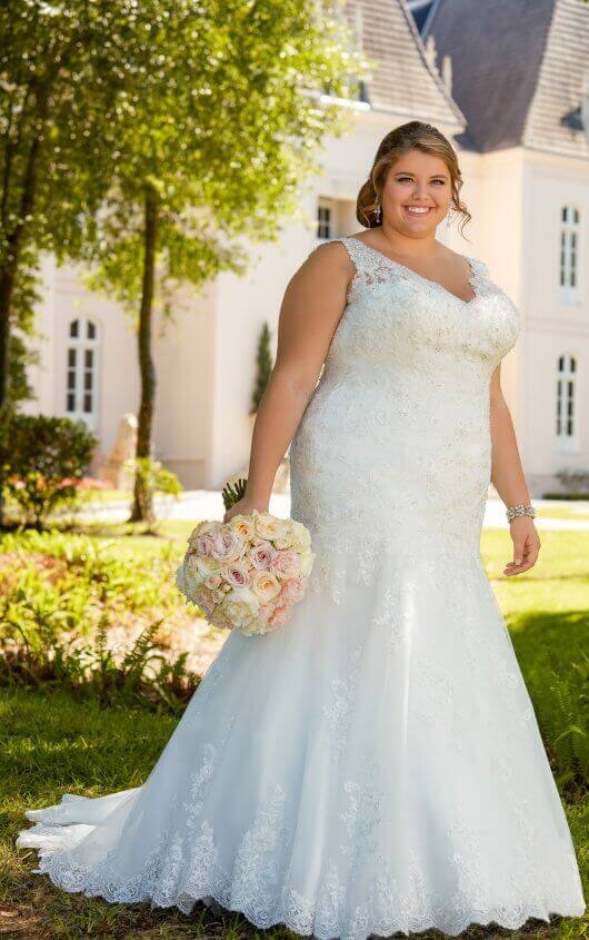 FleurdeLysBride's tweet photo. This lace fit-and-flare wedding gown with silver beading from Stella York is simply stunning! The shape of the gown scopes your body and the low V-neck highlights your best assets. Try it on now in store at Fleur De Lys. #weddingdress #celebrateyourcurves #stellayork https://t.co/Bn9xZ1YwRs