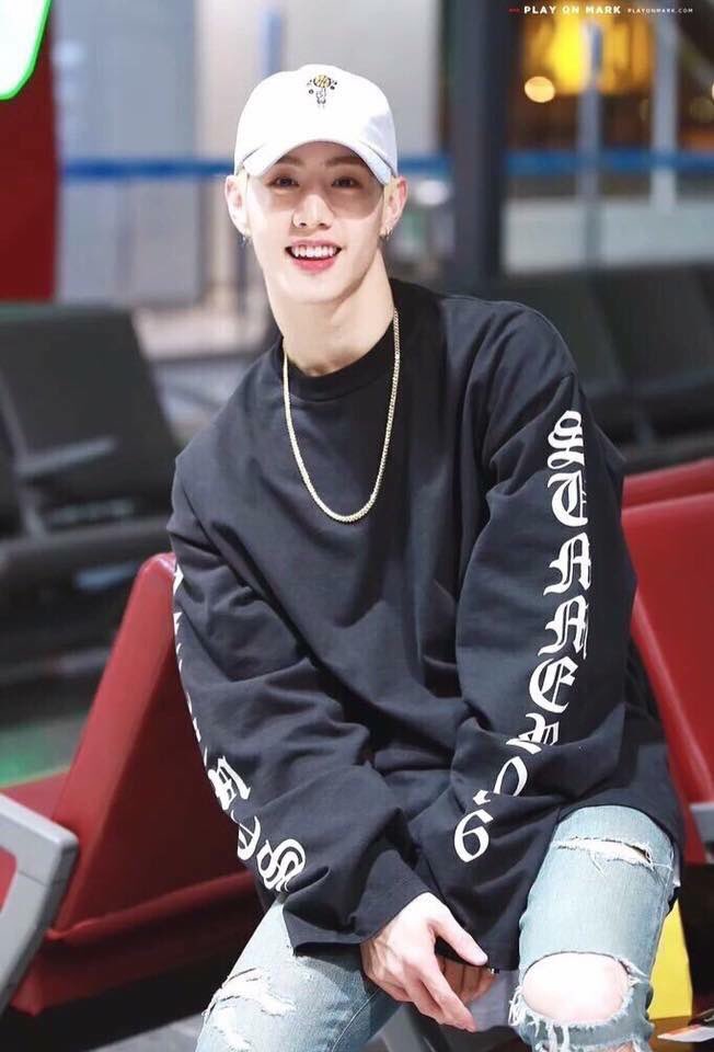 jbmarkjacksonpa's tweet photo. 🐊:น้องครับน้องคนนั้นอะ
🐍:ผะ...ผมหรอครับ??
🐊:เออน้องแหละพี่ขอไอดีหน่อยดิ
#MTVLAKPOPGOT7 
#PremiosMTVMiaw 
#GOT7 @GOT7Official https://t.co/l9zzWT11iD