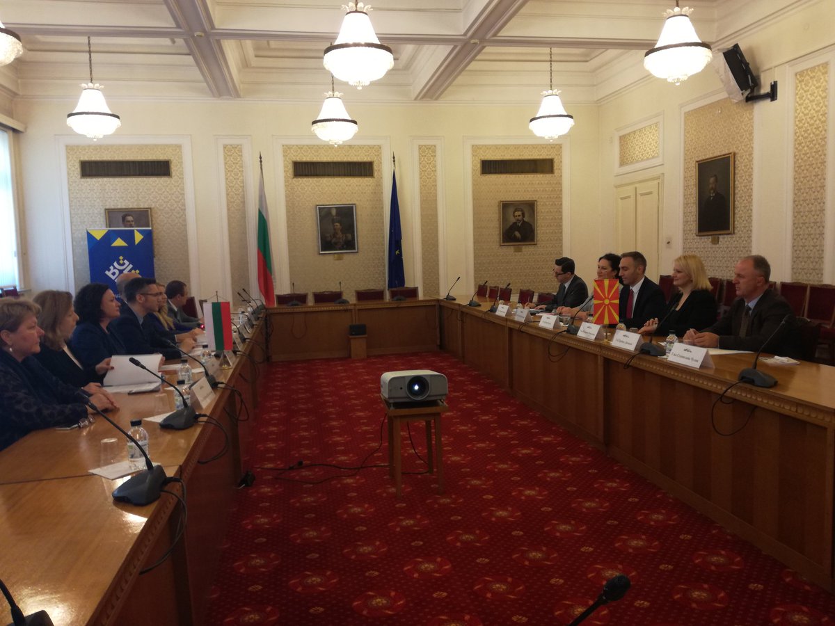 MGateva's tweet photo. По покана на Председателя на @ceaoef @vigenin, Делегация на Комисията по европейските въпроси на Събранието на Република Македония,  ръководена от нейния Председател @ArtanGrubi са на посещение в София, след 13 годишно прекъсване размяната на визити между двете ресорни комисии https://t.co/bXFTZF4s73