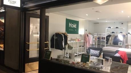 CBCToronto's tweet photo. Union Station offers commuters, online retailers 'cheeky' twist on pop-up shops  https://t.co/GKh5KaIeNh https://t.co/xesbsFCho4
