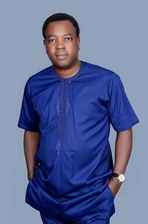 AbiodunBorisade's tweet photo. @BabajideOtitoju
@tvcnewsng #jhuk #JH
@swiftreporters
#Ekiti2018
Engr. Kayode Ojo preaches peace....
APC will succeed!!
When brothers fight to the death, a stranger inherits their father's estate.
#Standwithkayodeojo https://t.co/ULYyO7Ah1Z