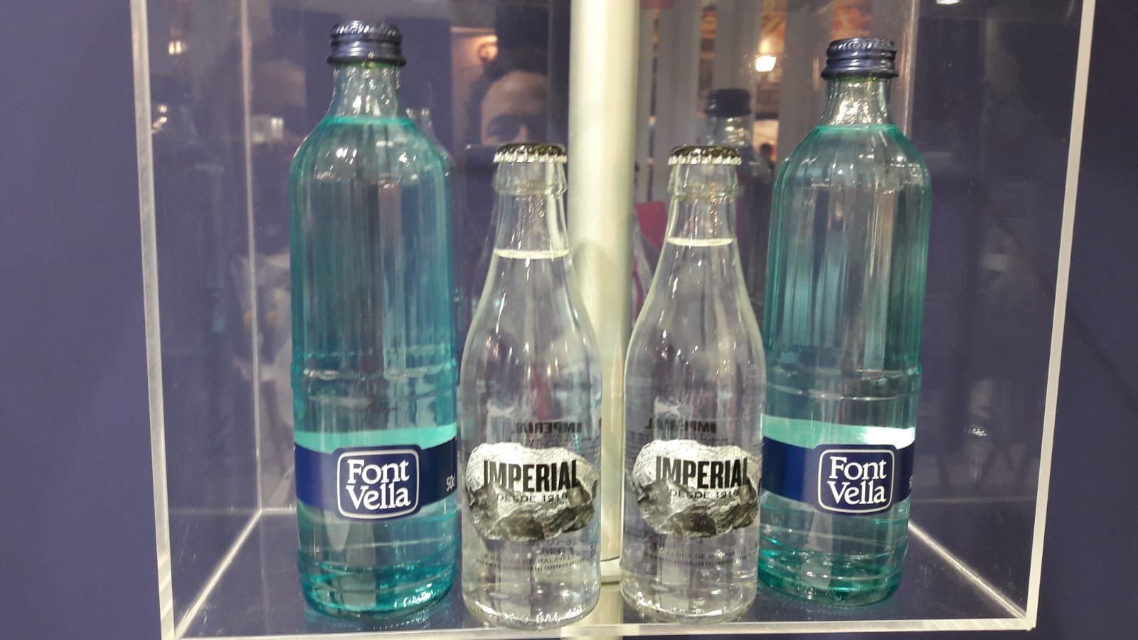 Carme Barceló on Twitter: "Esta es la nueva botella Premium de cristal