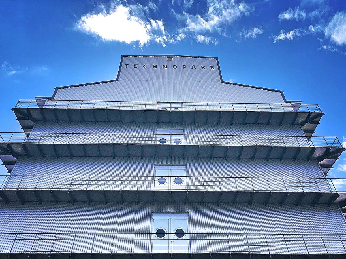 technopark_zh's tweet photo. ⚠️Unser neuer Infoletter ist da! 📄💡
In der April-Ausgabe gibt es dieses Mal die volle Energieladung⚡️🔋🔌☀️ und natürlich viele weitere interessante Themen aus & um den #Technopark #Zürich. https://t.co/AnN7aXUEh1
#Energy #startups #BigData #ENRICH #TPECG #Wasserstoff https://t.co/ZttASvWw92