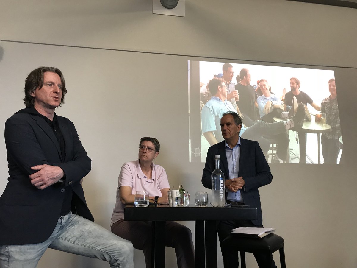 jo11en's tweet photo. Dank aan @Ron_Roozendaal en Jacqueline die als zorggebruiker ons en jou ook meegeeft: Stop, look, think and act now! #pinksocks Als er één ding is wat we leren tijdens de #weekonnect: informatievoorziening is nodig voor goede zorg. @MinVWS @RoyTomeij070 https://t.co/HsJ2rbny4M