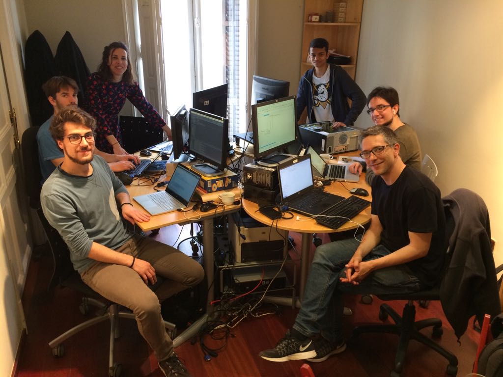 eReuseOrg's tweet photo. Part de l'equip de @pangea_org treballant per un futur de consum circular, col·laboratiu i social de PC en base a la #reutilització, #economiacircular i el #procomu https://t.co/726lL8v1mE