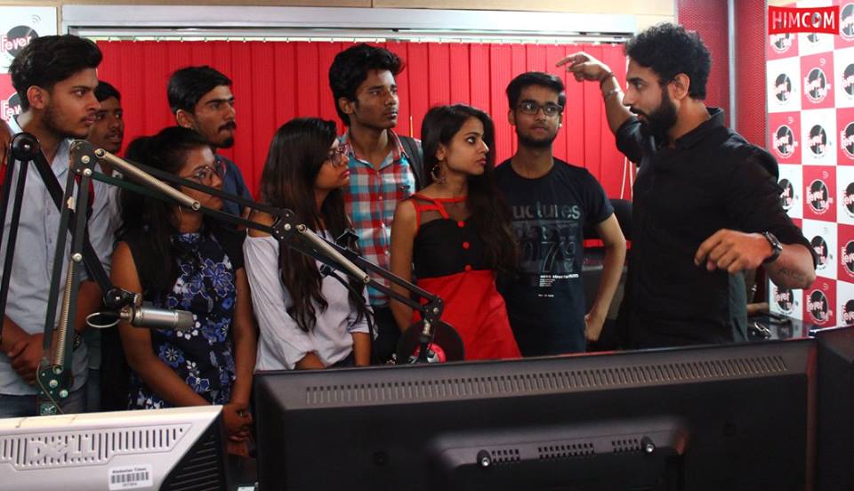 Himcomcreation's tweet photo. HIMCOM Students visited fever 104 FM. The interactive session with RJ Rahul Makin at the Radio Station gave students the required insightful knowledge.  #HIMCOM #RADIO #RADIO_STATION #RJ #RAHUL_MAKIN #FEVER_104 #FM #New_Delhi #BMC #MMC #Course #Anchoring #Journalism #Photography https://t.co/lF6axeImcY