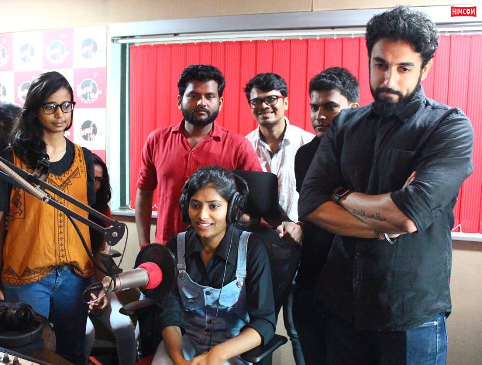 Himcomcreation's tweet photo. HIMCOM Students visited fever 104 FM. The interactive session with RJ Rahul Makin at the Radio Station gave students the required insightful knowledge.  #HIMCOM #RADIO #RADIO_STATION #RJ #RAHUL_MAKIN #FEVER_104 #FM #New_Delhi #BMC #MMC #Course #Anchoring #Journalism #Photography https://t.co/lF6axeImcY