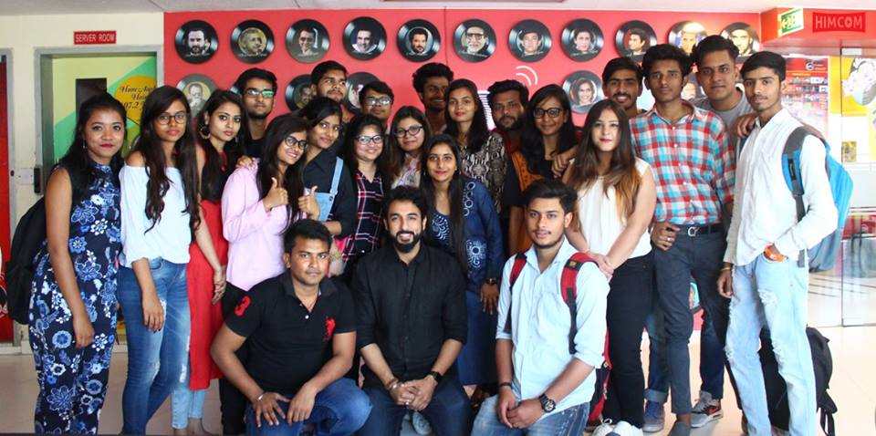 Himcomcreation's tweet photo. HIMCOM Students visited fever 104 FM. The interactive session with RJ Rahul Makin at the Radio Station gave students the required insightful knowledge.  #HIMCOM #RADIO #RADIO_STATION #RJ #RAHUL_MAKIN #FEVER_104 #FM #New_Delhi #BMC #MMC #Course #Anchoring #Journalism #Photography https://t.co/SfaxuOwU8C