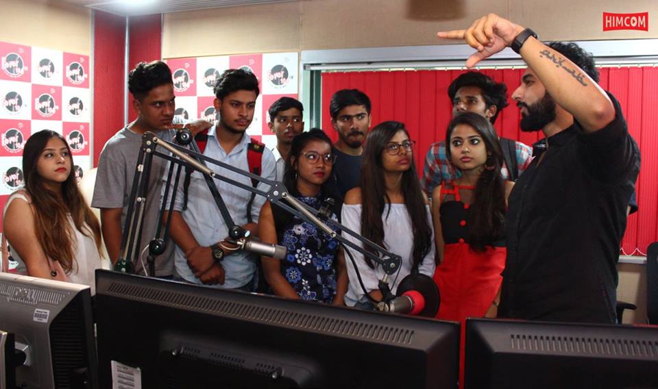 Himcomcreation's tweet photo. HIMCOM Students visited fever 104 FM. The interactive session with RJ Rahul Makin at the Radio Station gave students the required insightful knowledge.  #HIMCOM #RADIO #RADIO_STATION #RJ #RAHUL_MAKIN #FEVER_104 #FM #New_Delhi #BMC #MMC #Course #Anchoring #Journalism #Photography https://t.co/SfaxuOwU8C