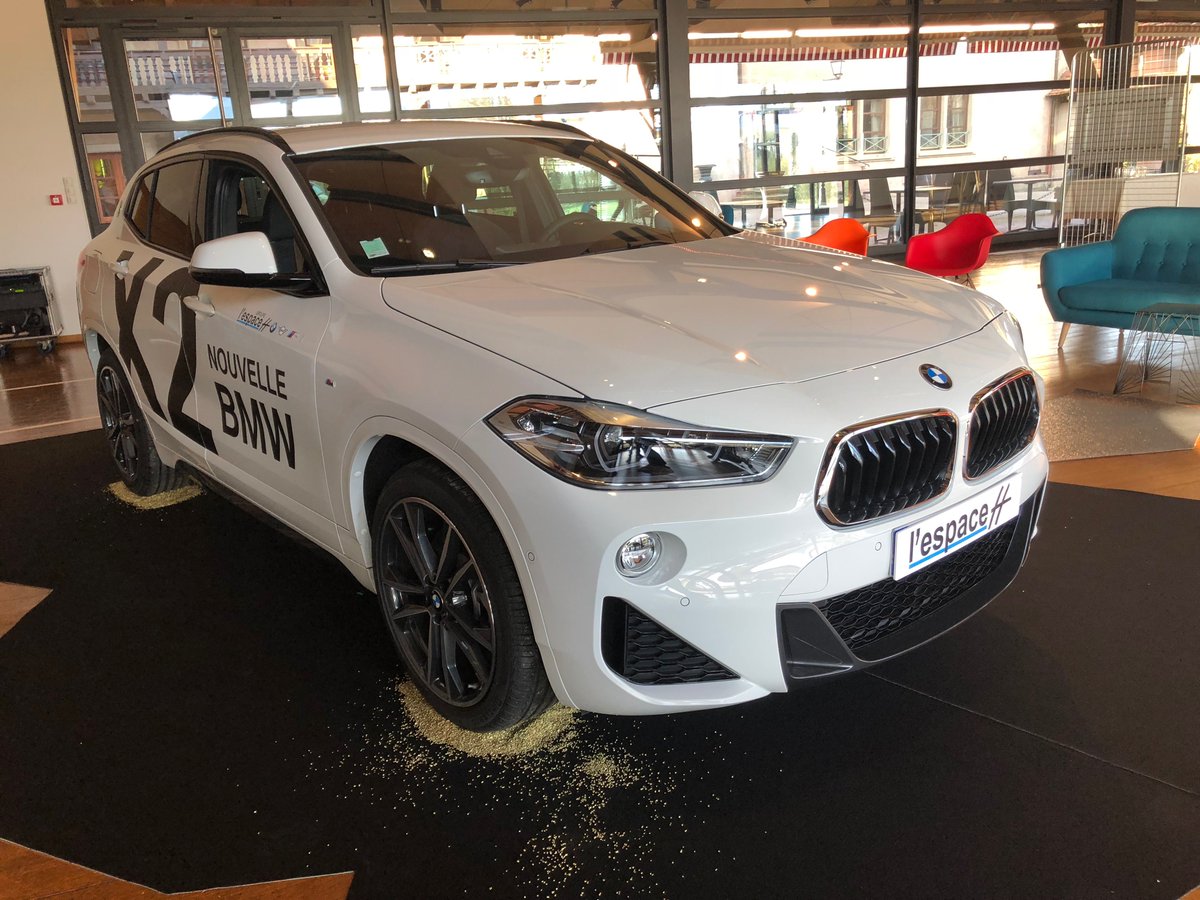 ABC_Location's tweet photo. Encore un lancement cette semaine pour L'Espace H #Strasbourg avec la nouvelle X2 de chez @BMWFrance. Découpe géométrique de moquette pour suivre les lignes du véhicule et location de mobilier aux couleurs de la marque pour l'occasion ! https://t.co/dLqGSO90VL