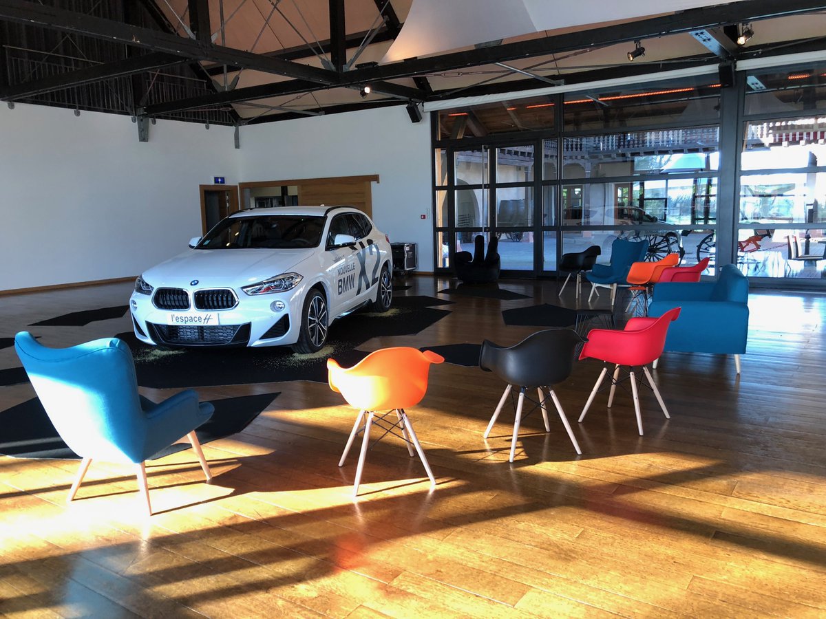 ABC_Location's tweet photo. Encore un lancement cette semaine pour L'Espace H #Strasbourg avec la nouvelle X2 de chez @BMWFrance. Découpe géométrique de moquette pour suivre les lignes du véhicule et location de mobilier aux couleurs de la marque pour l'occasion ! https://t.co/dLqGSO90VL
