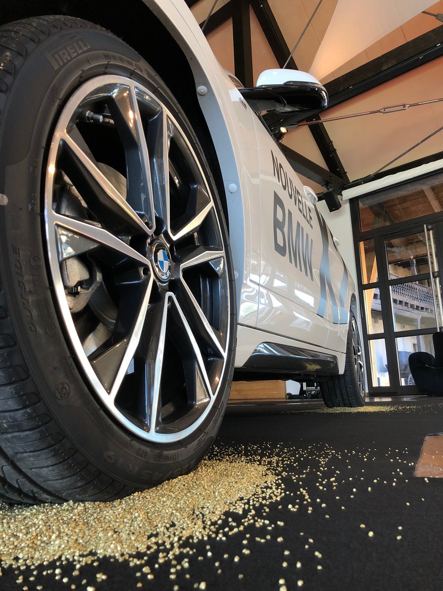 ABC_Location's tweet photo. Encore un lancement cette semaine pour L'Espace H #Strasbourg avec la nouvelle X2 de chez @BMWFrance. Découpe géométrique de moquette pour suivre les lignes du véhicule et location de mobilier aux couleurs de la marque pour l'occasion ! https://t.co/dLqGSO90VL