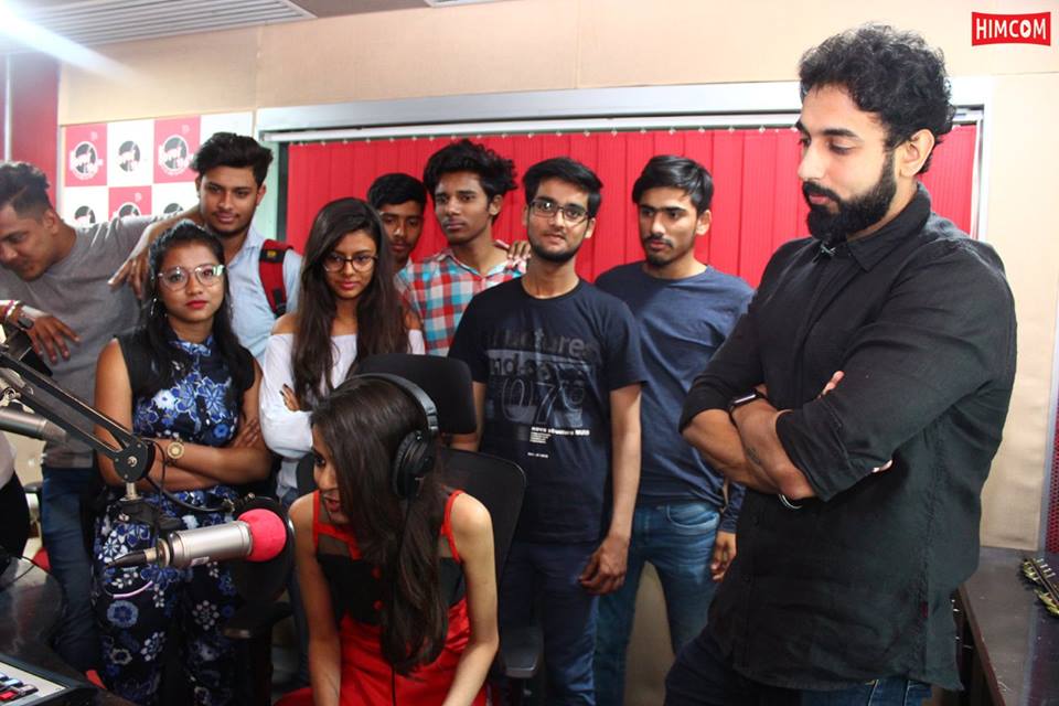 Himcomcreation's tweet photo. HIMCOM Students visited fever 104 FM. The interactive session with RJ Rahul Makin at the Radio Station gave students the required insightful knowledge.  #HIMCOM #RADIO #RADIO_STATION #RJ #RAHUL_MAKIN #FEVER_104 #FM #New_Delhi #BMC #MMC #Course #Anchoring #Journalism #Photography https://t.co/e0k30PjZSK