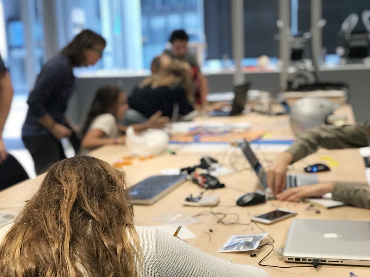 makerchallenge_'s tweet image. Calentando motores para el primer taller del @makerchallenge_ este sábado 21 de Abril. Para los más improvisadores, las inscripciones aún están abiertas en goo.gl/LdfCtG 
#makerchallenge #socialinnovation #desafiomaker