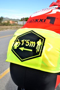 transit's tweet photo. 🚴‍♀️ Moure's en #bicicleta és saludable i sostenible! Si vas en #bici, utilitza el casc, protegeix-te i circula amb llums + catadiòptrics a la nit. Si avances un #ciclista, cal mantenir una distància lateral d'1'5 metres. Feliç #DiaMundialDeLaBicicleta! https://t.co/nKGxVPhPB0