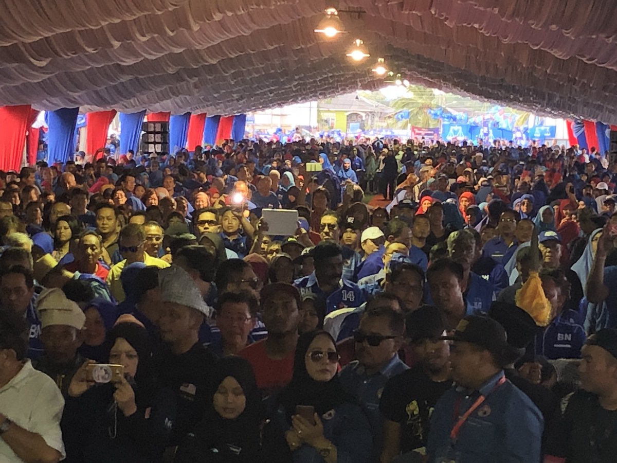 ahmadmaslan's tweet photo. Tkasih PM @NajibRazak di #TgPiai ptg 19/4/18 umumkan hospital daerah Pontian akan dinaiktaraf kpd yg lebih besar. Diharap DUN #PekanNanas akan berjaya ditawan semula dlm #PRU14 sementara DUN #Kukup, #Benut, #PulaiSebatang, Parlimen #Pontian &amp; #TgPiai kekal milik #BN, Insya’Allah https://t.co/uWdq7at01U