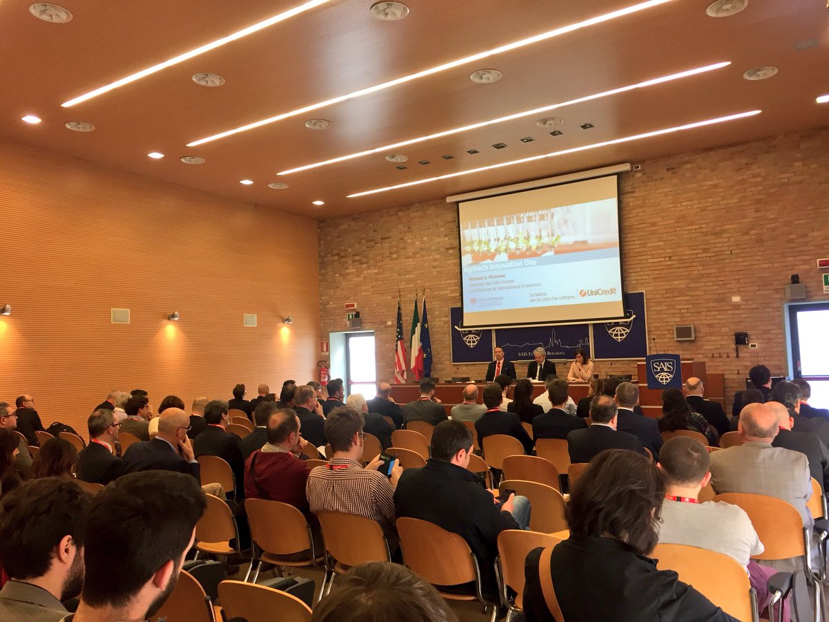 GiusyStanziola's tweet photo. Oggi a #Bologna si parla di #innovazione &amp; #agritech all’#openinnovationday di #UniCreditStartLab insieme a #BonificheFerraresi e @Ffoodinstitute #startup #openinnovation @JHUPress https://t.co/peMihHGPpC