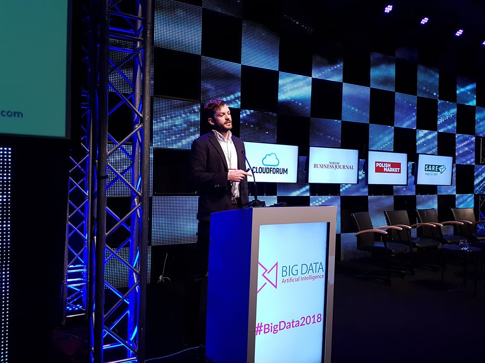 BigDataCEE's tweet photo. Jak stosować big data i #AI na podstawie serwisu internetowego? 🤔 Wyjaśnia #WojciechMaciejewski z @greywizardcom. 😎 #BigData2018 https://t.co/78v7OmUVuc