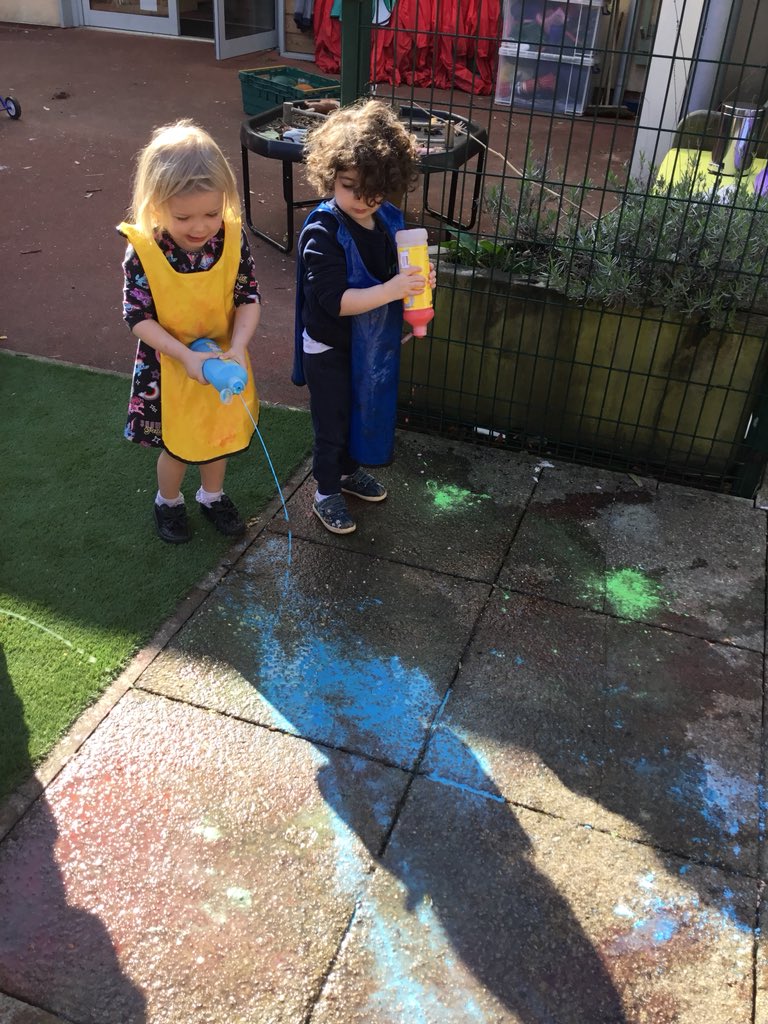 TreeTotsLTPA's tweet image. Water fun in the sun! #usingimagination #makingmarks #sunisout