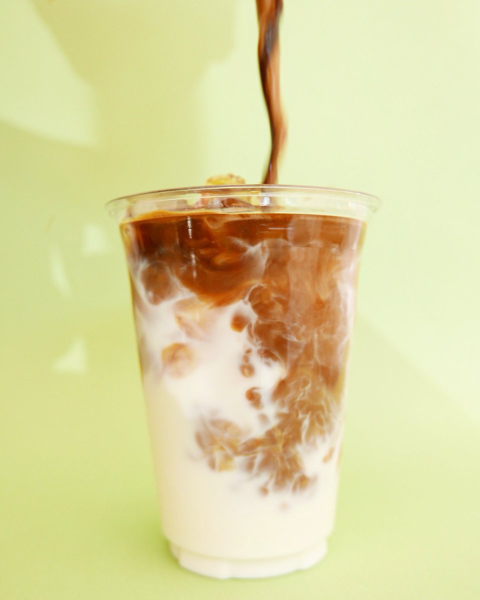 HOT WEATHER ESSENTIAL. 

#winchester #rawberry #oatly #icedcoffee