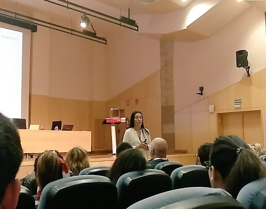 elisaege's tweet photo. Saúl no deja a @LauraCuestaCano hablar , anda dale tregua que esto es muy interesante #ActívateMurcia  #SaúlDejaHablarALaura https://t.co/TvCTQoHgoS