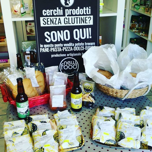senzaglu_boccea's tweet photo. Pane e pizza fresca ne abbiamo, e anche suppli, biscotti e la buonissima birra artigianale. Tutto fresco, tutto artigianale e a km 0, tutto @newfoodglutenfree. #senzaglutine #senzalattosio #artigianalesenzaglutine #newfood #panefrescosenzaglutine #pizzaf… https://t.co/xsajghRy3A https://t.co/akvZLrmOT0