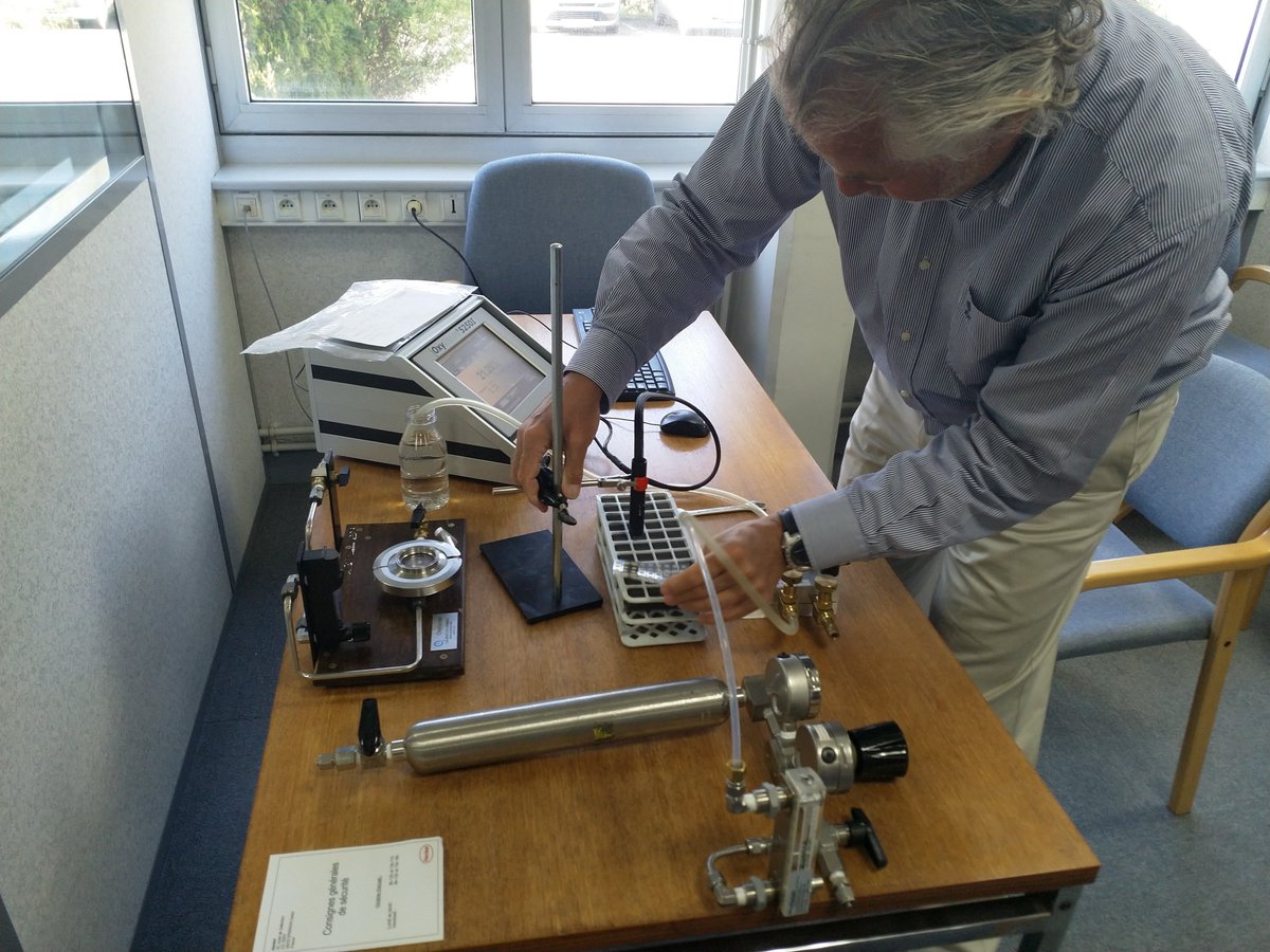 ETSnv's tweet photo. performing a demo in #France with #oxysense equipment from @testingmachines Non-Invasive Optical #Oxygen #Analyzers, Permeation Analysis / OTR Oxygen Transmission Rate Testing https://t.co/v0RcMz7Qgf