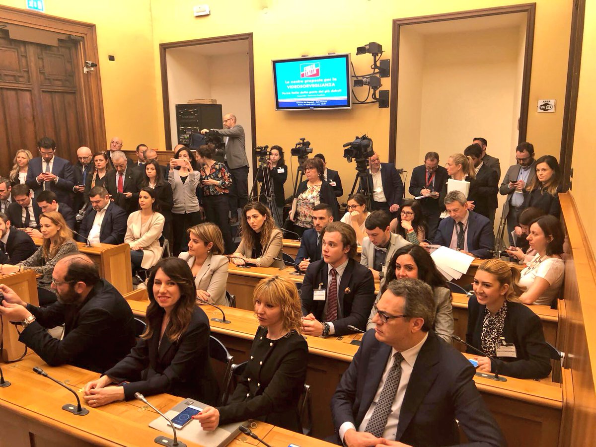 fi_giovani's tweet photo. Un grande successo la conferenza stampa di presentazione della #propostadilegge di @CalabriaTw sulla #Videosorveglianza. @forza_italia dalla parte dei più deboli. https://t.co/6rLXw827f3